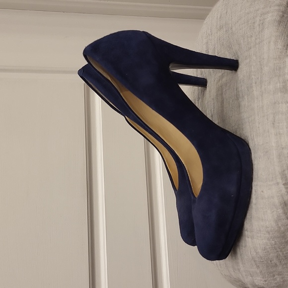 Navy suede pumps - Picture 1 of 3